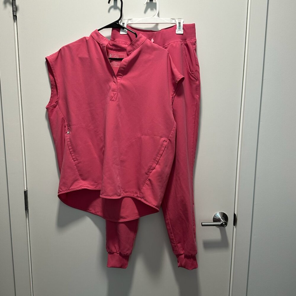 *NOT FOR SALE* Figs Rafaela Oversized Scrub Top and Zamora High Waisted Scrub